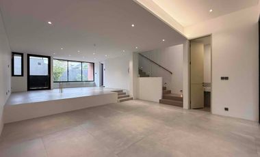 Di Jual Rumah Mewah Paling Dekat ke TB Simatupang, di Kemang Jakarta Selatan