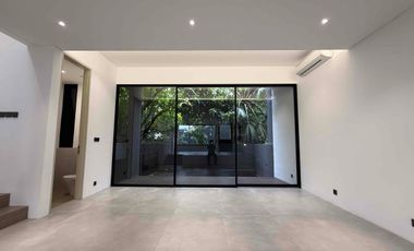 Di Jual Rumah Mewah Paling Dekat ke TB Simatupang, di Kemang Jakarta Selatan