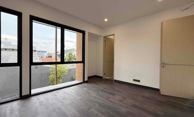 Di Jual Rumah Mewah Paling Dekat ke TB Simatupang, di Kemang Jakarta Selatan