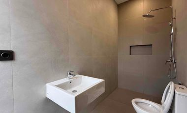 Di Jual Rumah Mewah Paling Dekat ke TB Simatupang, di Kemang Jakarta Selatan