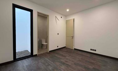 Di Jual Rumah Mewah Paling Dekat ke TB Simatupang, di Kemang Jakarta Selatan