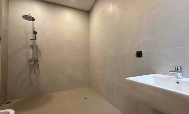 Di Jual Rumah Mewah Paling Dekat ke TB Simatupang, di Kemang Jakarta Selatan