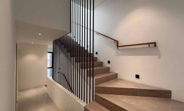 Di Jual Rumah Mewah Paling Dekat ke TB Simatupang, di Kemang Jakarta Selatan