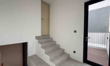 Di Jual Rumah Mewah Paling Dekat ke TB Simatupang, di Kemang Jakarta Selatan