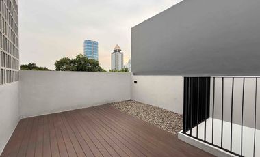 Di Jual Rumah Mewah Paling Dekat ke TB Simatupang, di Kemang Jakarta Selatan