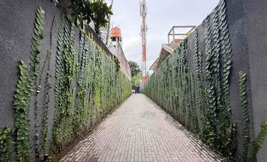Di Jual Rumah Mewah Paling Dekat ke TB Simatupang, di Kemang Jakarta Selatan