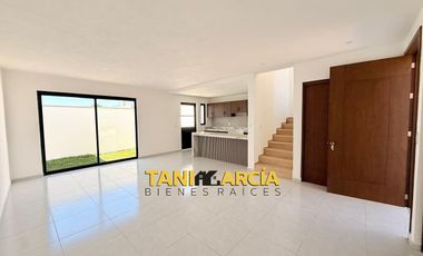 Vendo Bella Casa lista en 1 semana en Fraccionamiento Privado en Fortín, Villas Paraíso