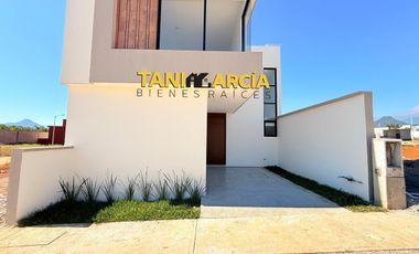 Vendo Bella Casa lista en 1 semana en Fraccionamiento Privado en Fortín, Villas Paraíso