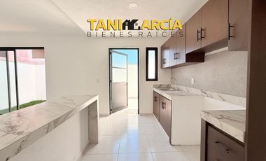 Vendo Bella Casa lista en 1 semana en Fraccionamiento Privado en Fortín, Villas Paraíso