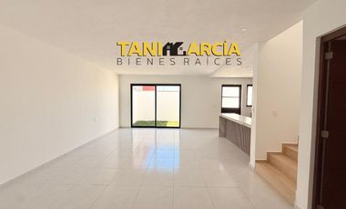 Vendo Bella Casa lista en 1 semana en Fraccionamiento Privado en Fortín, Villas Paraíso