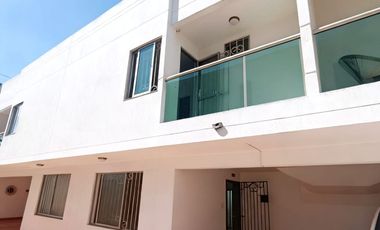 BONITA CASA DE CONJUNTO EN CIUDAD JARDIN BARRANQUILLA