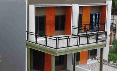 RUMAH 2 LANTAI, BALKON LUAS, AKSES JALAN LEBAR, BEBAS BANJIR, DEKAT PINTU TOL, DI TIMUR JAKARTA