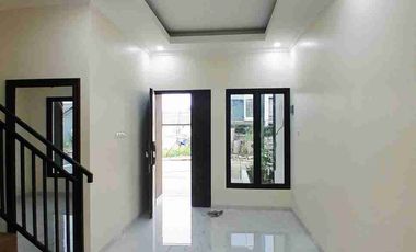 RUMAH 2 LANTAI, BALKON LUAS, AKSES JALAN LEBAR, BEBAS BANJIR, DEKAT PINTU TOL, DI TIMUR JAKARTA
