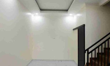 RUMAH 2 LANTAI, BALKON LUAS, AKSES JALAN LEBAR, BEBAS BANJIR, DEKAT PINTU TOL, DI TIMUR JAKARTA