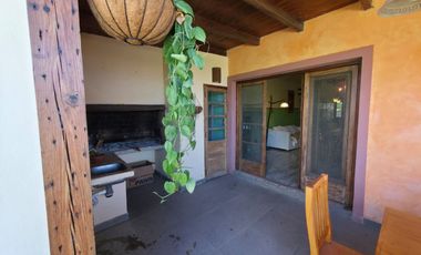 PUNTA CHACRA - VENTA !!! CASA 2 DORMITORIOS - PISCINA - QUINCHO - DEPENDENCIAS - ROLDAN