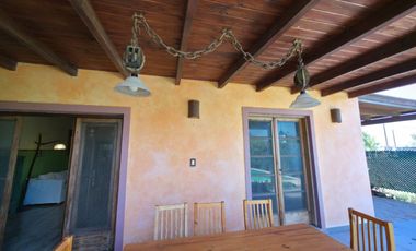 PUNTA CHACRA - VENTA !!! CASA 2 DORMITORIOS - PISCINA - QUINCHO - DEPENDENCIAS - ROLDAN