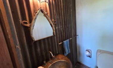 PUNTA CHACRA - VENTA !!! CASA 2 DORMITORIOS - PISCINA - QUINCHO - DEPENDENCIAS - ROLDAN