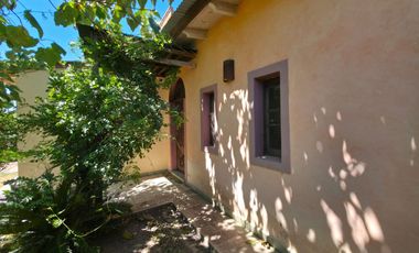 PUNTA CHACRA - VENTA !!! CASA 2 DORMITORIOS - PISCINA - QUINCHO - DEPENDENCIAS - ROLDAN