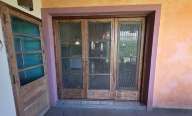 PUNTA CHACRA - VENTA !!! CASA 2 DORMITORIOS - PISCINA - QUINCHO - DEPENDENCIAS - ROLDAN