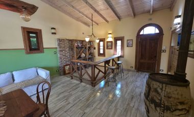 PUNTA CHACRA - VENTA !!! CASA 2 DORMITORIOS - PISCINA - QUINCHO - DEPENDENCIAS - ROLDAN