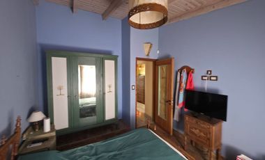 PUNTA CHACRA - VENTA !!! CASA 2 DORMITORIOS - PISCINA - QUINCHO - DEPENDENCIAS - ROLDAN