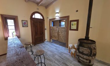 PUNTA CHACRA - VENTA !!! CASA 2 DORMITORIOS - PISCINA - QUINCHO - DEPENDENCIAS - ROLDAN