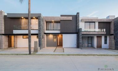 RENTO CASA NUEVA EN RESIDENCIAL PORTAVEDRA II CARRETERA LEON LAGOS CERCA DE LA GLORIETA DE AV INSURGENTES EN LEON GTO