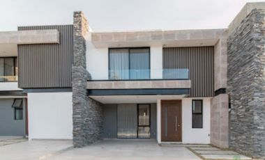 RENTO CASA NUEVA EN RESIDENCIAL PORTAVEDRA II CARRETERA LEON LAGOS CERCA DE LA GLORIETA DE AV INSURGENTES EN LEON GTO