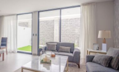 RENTO CASA NUEVA EN RESIDENCIAL PORTAVEDRA II CARRETERA LEON LAGOS CERCA DE LA GLORIETA DE AV INSURGENTES EN LEON GTO