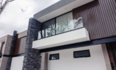 RENTO CASA NUEVA EN RESIDENCIAL PORTAVEDRA II CARRETERA LEON LAGOS CERCA DE LA GLORIETA DE AV INSURGENTES EN LEON GTO