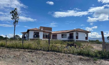 VENDO LINDA CASA  EN EL VALLE DE GONDAVA.