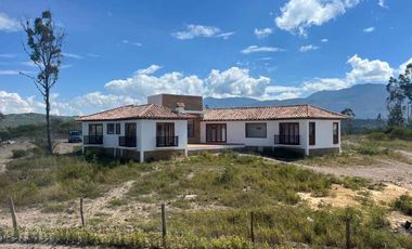 VENDO LINDA CASA  EN EL VALLE DE GONDAVA.