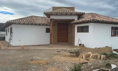 VENDO LINDA CASA  EN EL VALLE DE GONDAVA.