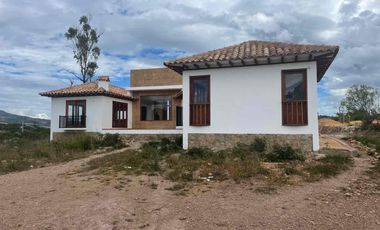 VENDO LINDA CASA  EN EL VALLE DE GONDAVA.