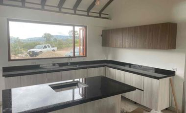 VENDO LINDA CASA  EN EL VALLE DE GONDAVA.