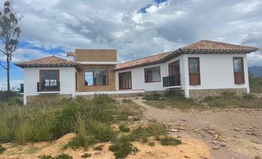 VENDO LINDA CASA  EN EL VALLE DE GONDAVA.