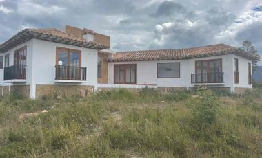 VENDO LINDA CASA  EN EL VALLE DE GONDAVA.