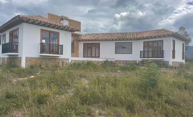 VENDO LINDA CASA  EN EL VALLE DE GONDAVA.