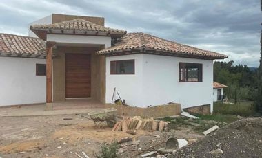 VENDO LINDA CASA  EN EL VALLE DE GONDAVA.