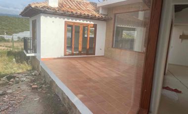 VENDO LINDA CASA  EN EL VALLE DE GONDAVA.
