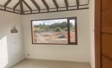 VENDO LINDA CASA  EN EL VALLE DE GONDAVA.