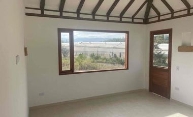 VENDO LINDA CASA  EN EL VALLE DE GONDAVA.