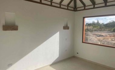 VENDO LINDA CASA  EN EL VALLE DE GONDAVA.