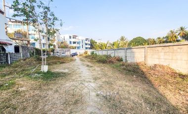 Beachfront land for sale in Soi 7, Hua Hin, in a prime location close to the town center, price 50 Million Baht