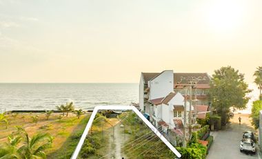Beachfront land for sale in Soi 7, Hua Hin, in a prime location close to the town center, price 50 Million Baht