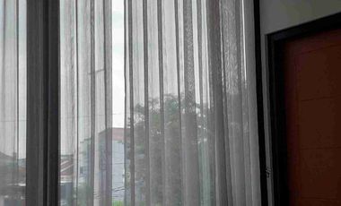 Rumah Tingkat Luas Bagus di Hook di Sawangan Village