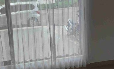 Rumah Tingkat Luas Bagus di Hook di Sawangan Village