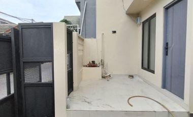 Rumah dijual Murah, 2 Lantai, Baru, Telaga Mas, 5 Menit Stasiun Bekasi