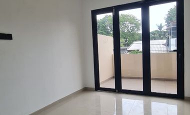 Rumah dijual Murah, 2 Lantai, Baru, Telaga Mas, 5 Menit Stasiun Bekasi