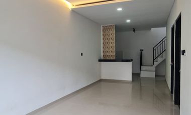 Rumah dijual Murah, 2 Lantai, Baru, Telaga Mas, 5 Menit Stasiun Bekasi